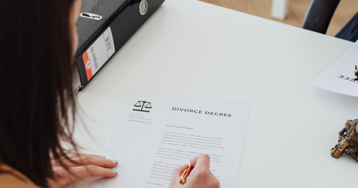 What Are the Risks of Representing Myself in My Divorce?